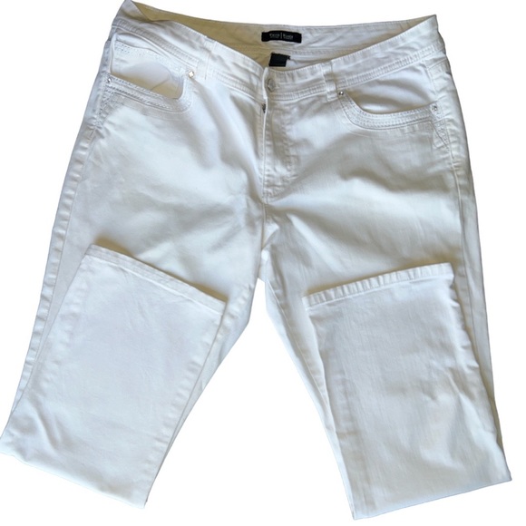 WHITE HOUSE BLACK MARKET "FEEL
BEAUTIFUL" Capris W/Stitching & Sequins SZ 16 - Picture 3 of 13